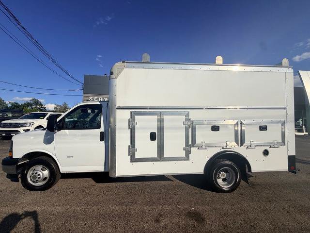 Used 2022 Chevrolet Express 3500 w/ Power Convenience Package RWD image 4