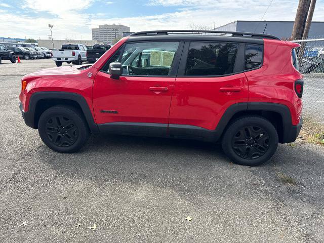 Used 2018 Jeep Renegade Trailhawk AWD/4WD image 4