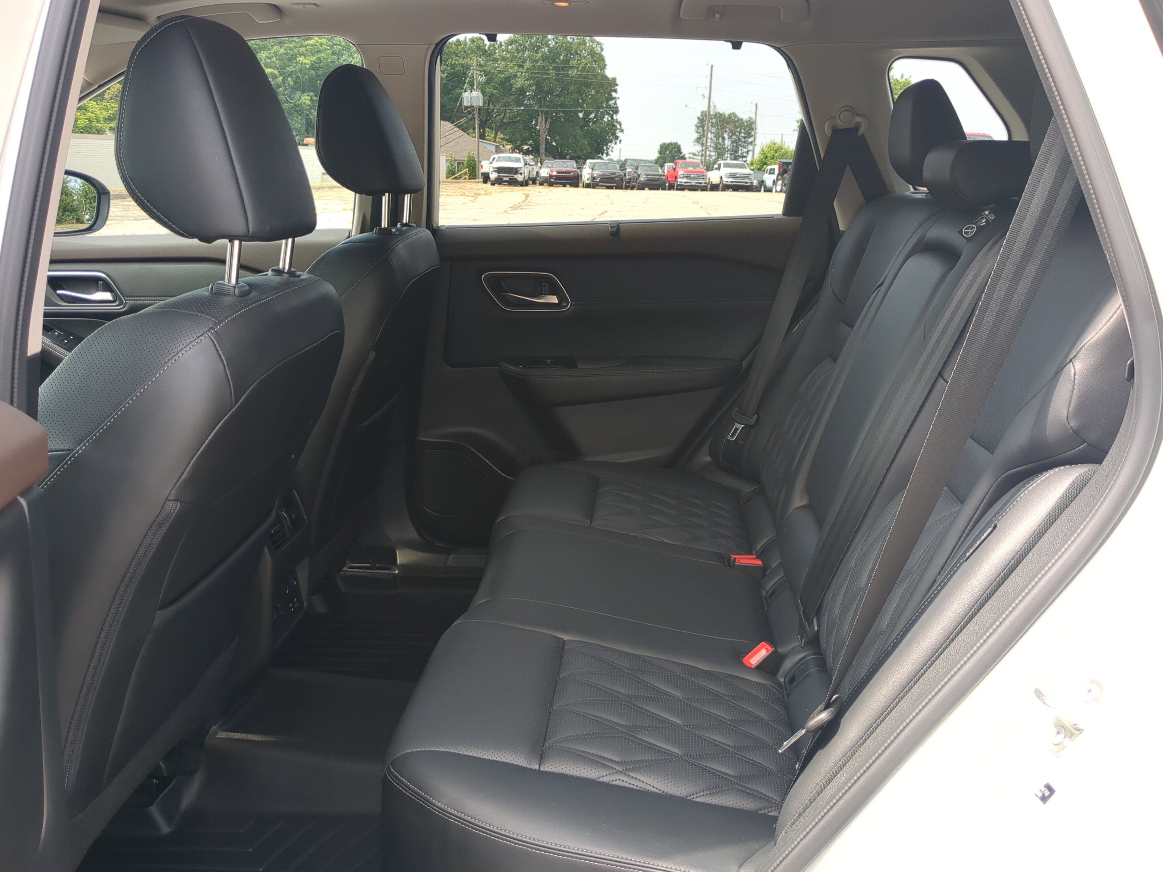 Used 2023 Nissan Rogue Platinum w/ Platinum Premium Package AWD/4WD image 12