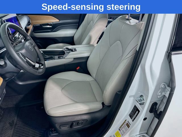 Used 2025 Toyota Grand Highlander AWD image 20