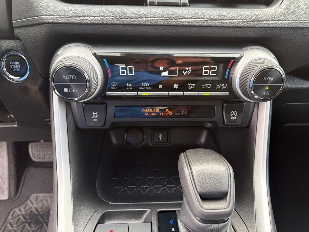 Used 2021 Toyota RAV4 XLE w/ Convenience Package FWD image 29