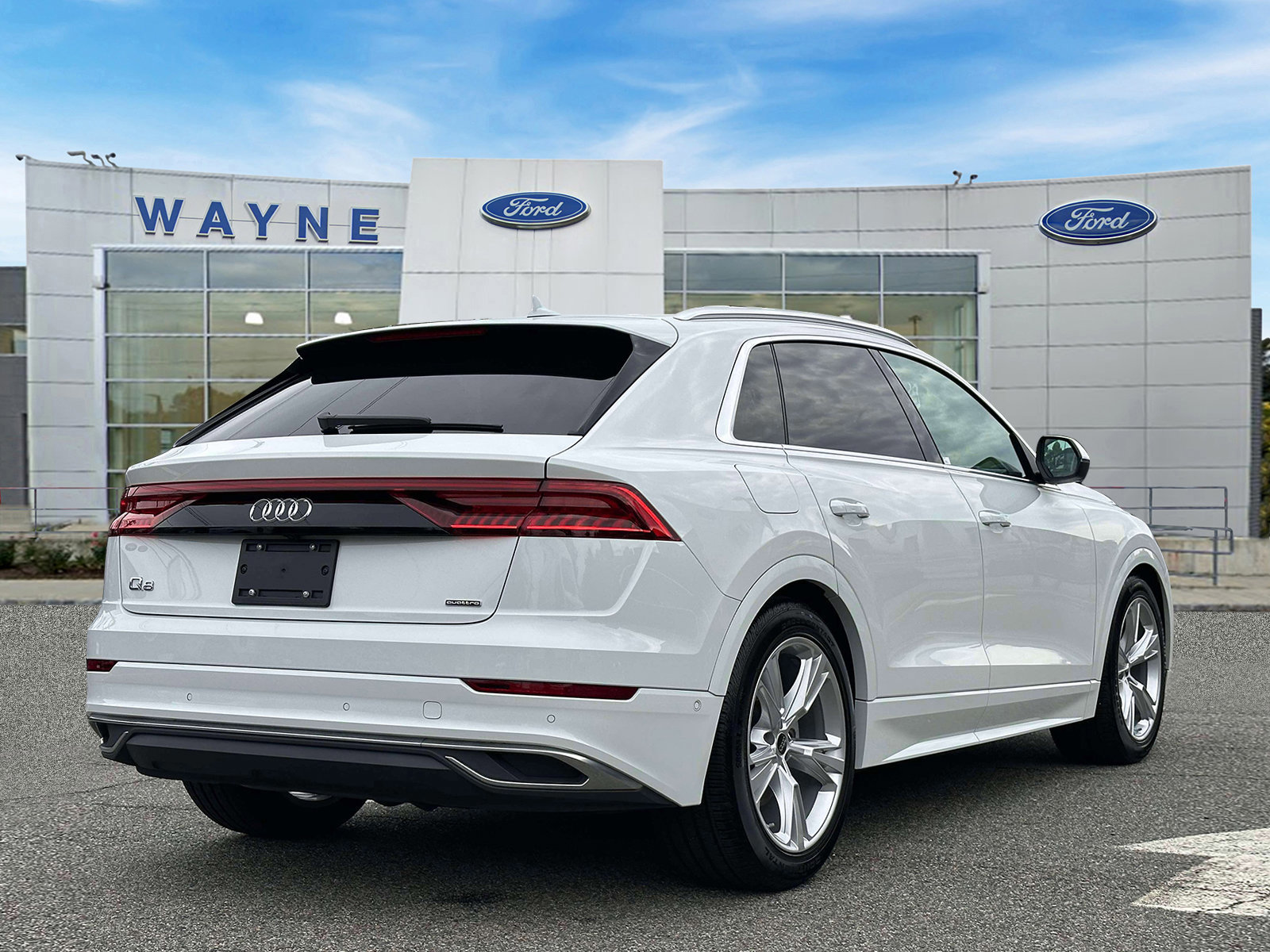 Used 2023 Audi Q8 Prestige w/ Prestige Package image 3