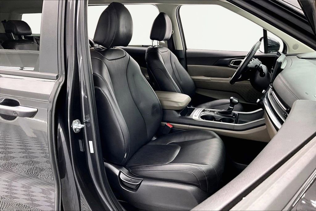 Used 2025 Kia Carnival LXS image 9