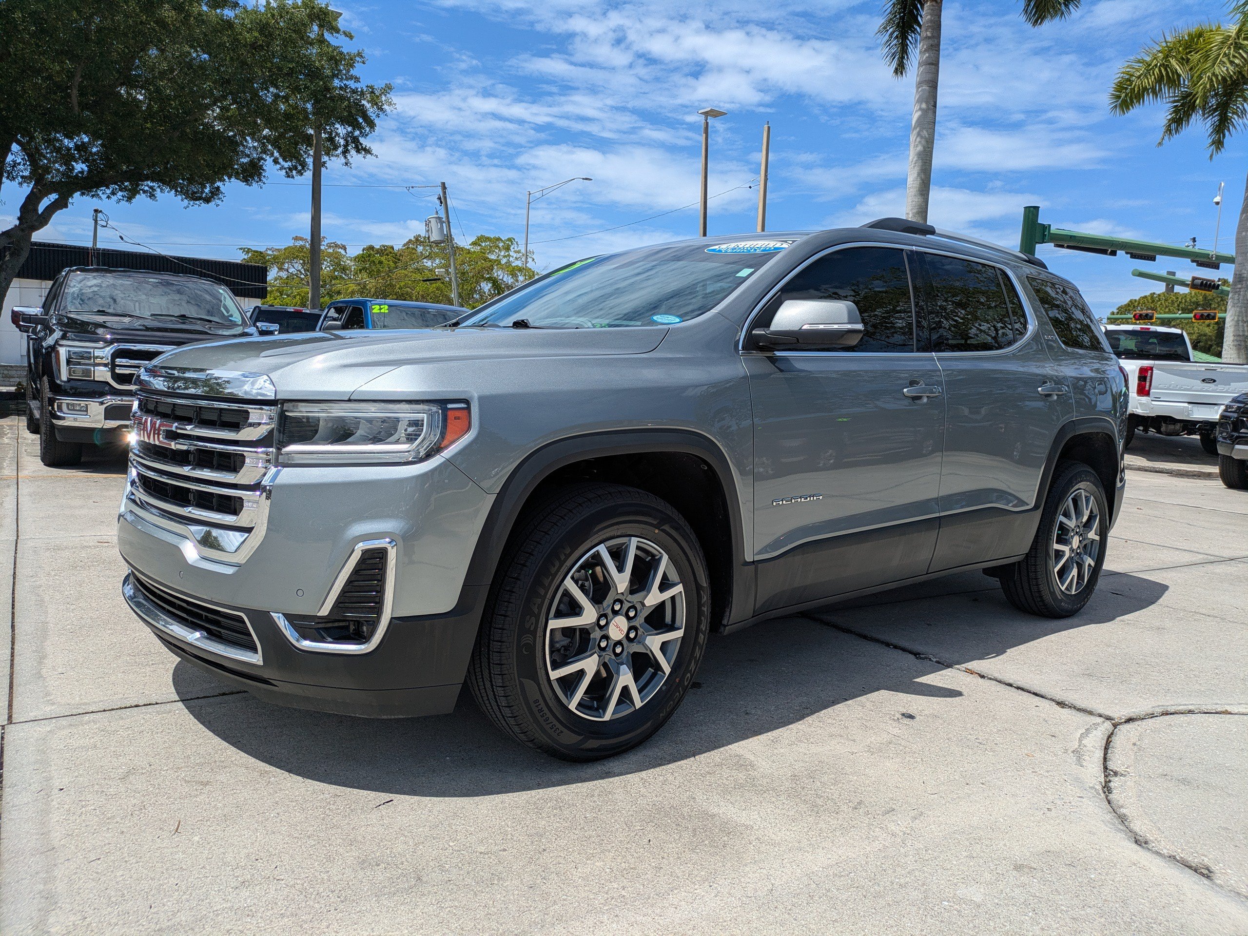 Used 2023 GMC Acadia SLT FWD image 7