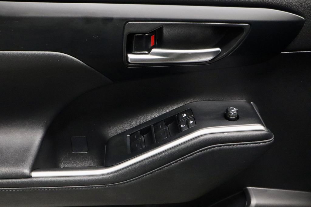 Used 2023 Toyota Highlander XLE AWD/4WD image 24