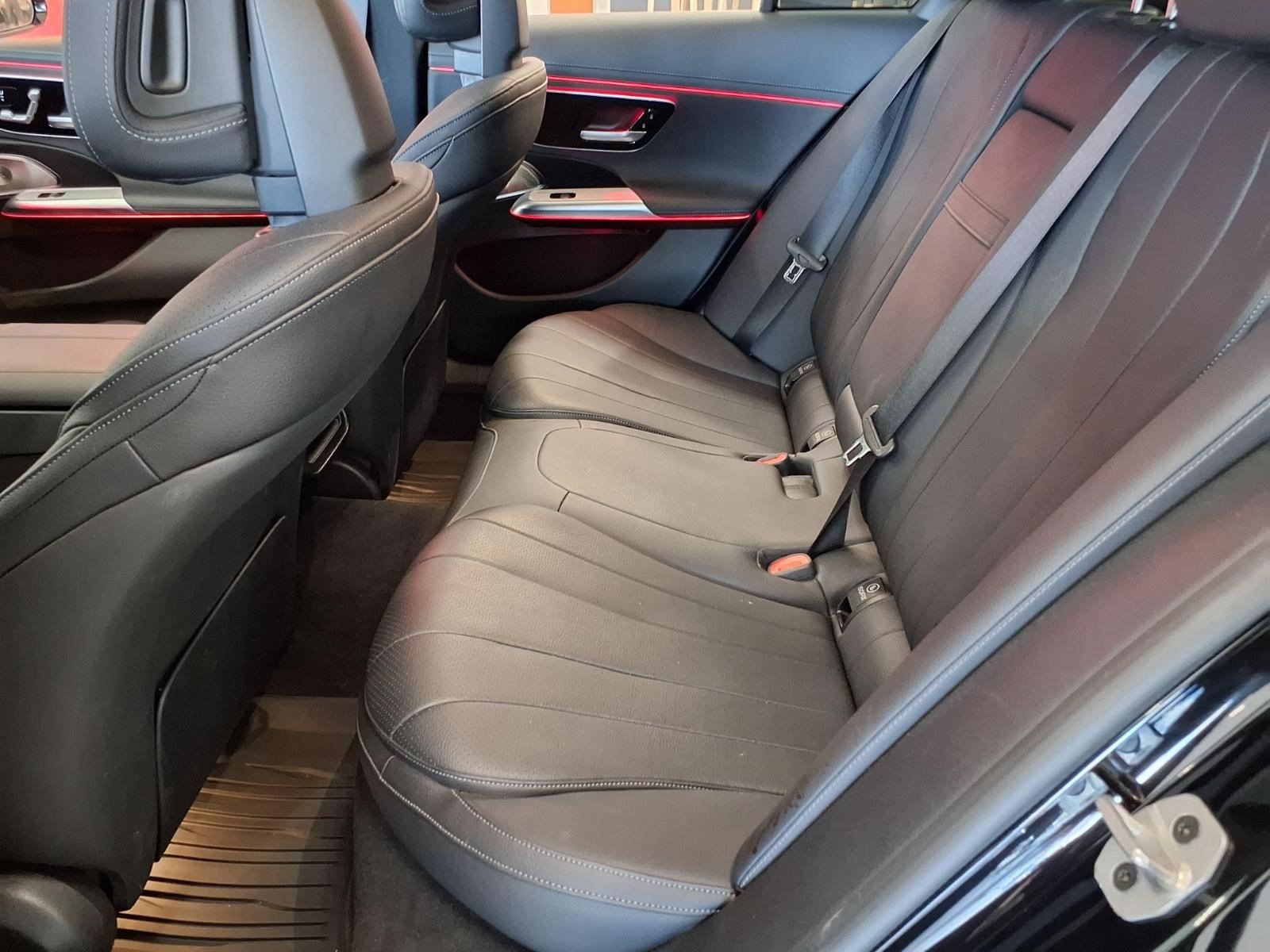 Used 2024 Mercedes-Benz E 350 4MATIC Sedan image 9