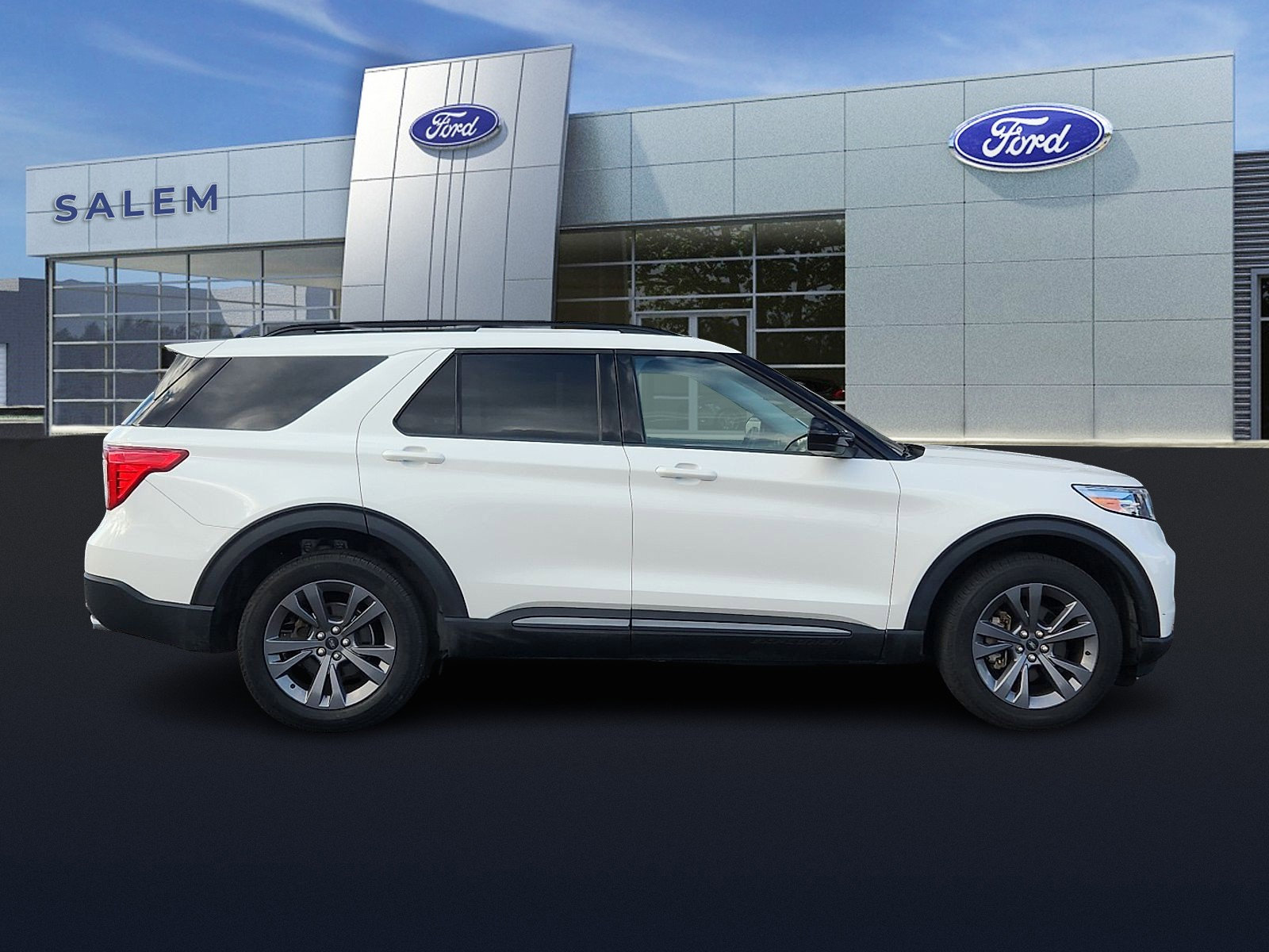Certified 2023 Ford Explorer XLT w/ Equipment Group 202A image 3