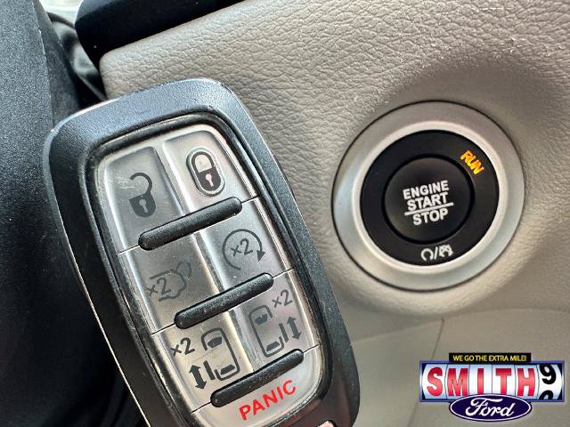 Used 2024 Chrysler Pacifica Touring-L FWD image 39