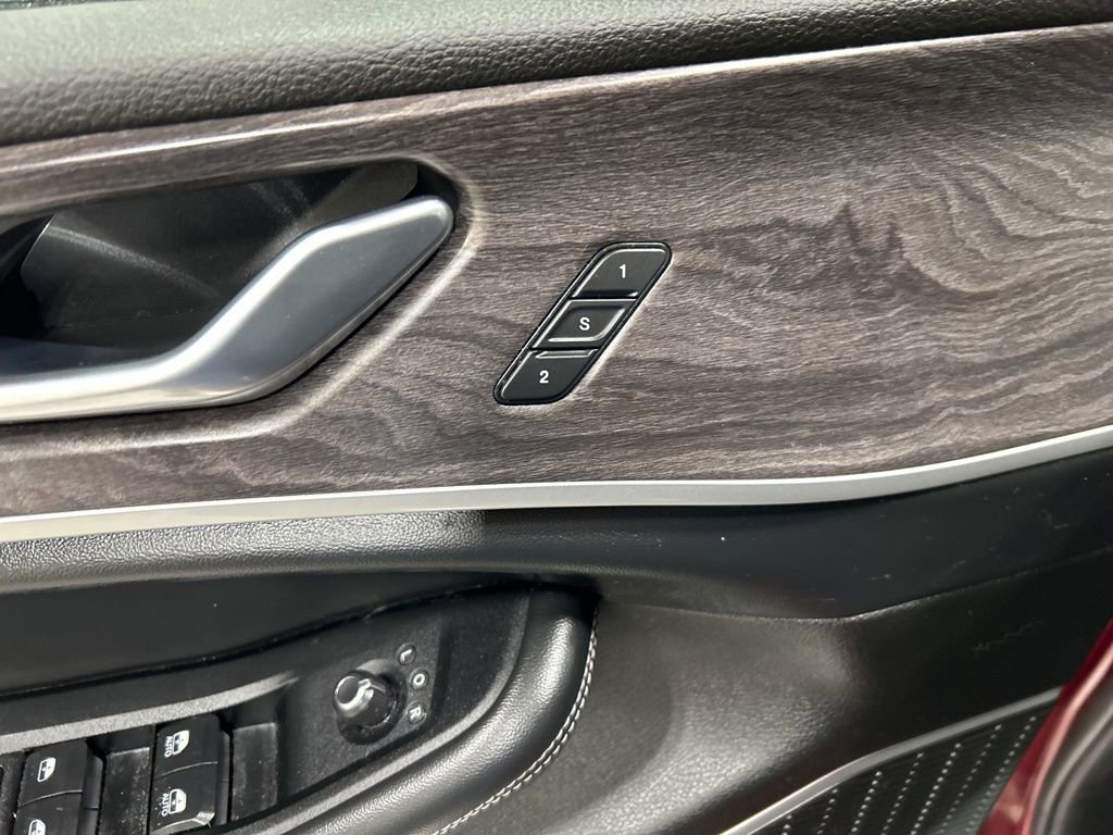 Used 2022 Jeep Grand Cherokee L Limited w/ Luxury Tech Group II image 13