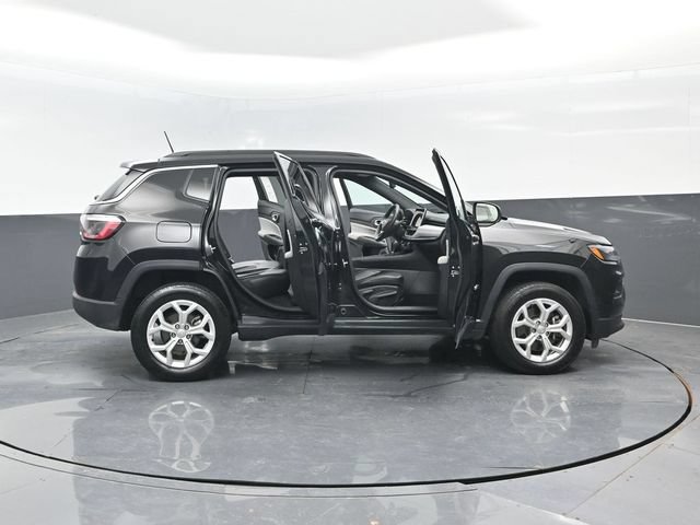 Used 2024 Jeep Compass Latitude AWD/4WD image 26