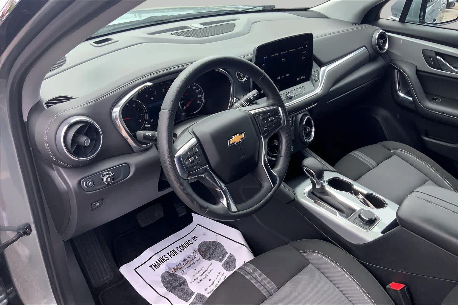 Used 2024 Chevrolet Blazer LT FWD image 17
