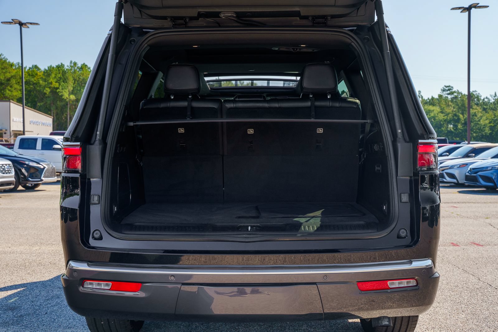 Used 2022 Jeep Wagoneer Series II w/ Premium Group I AWD/4WD image 17