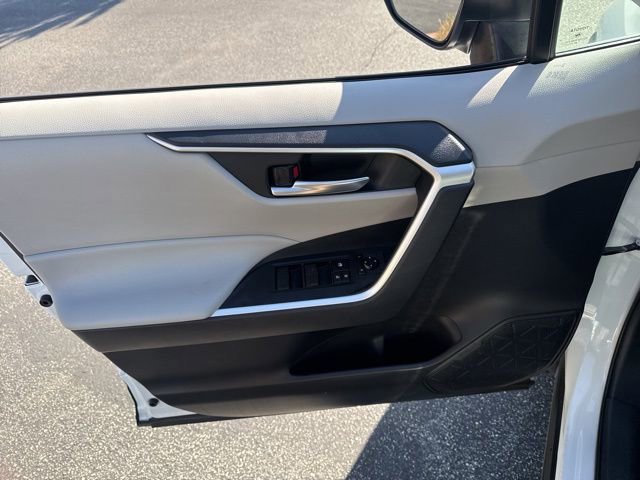 Used 2021 Toyota RAV4 XLE w/ Convenience Package AWD/4WD image 17