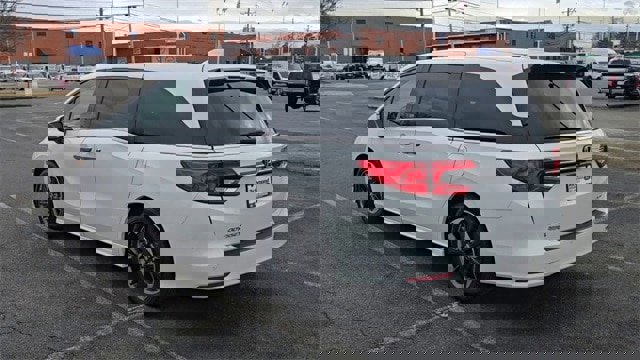 Used 2024 Honda Odyssey Elite image 4