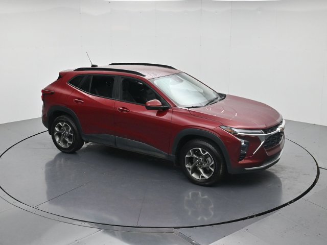 Used 2025 Chevrolet Trax LT w/ LT Convenience Package FWD image 44