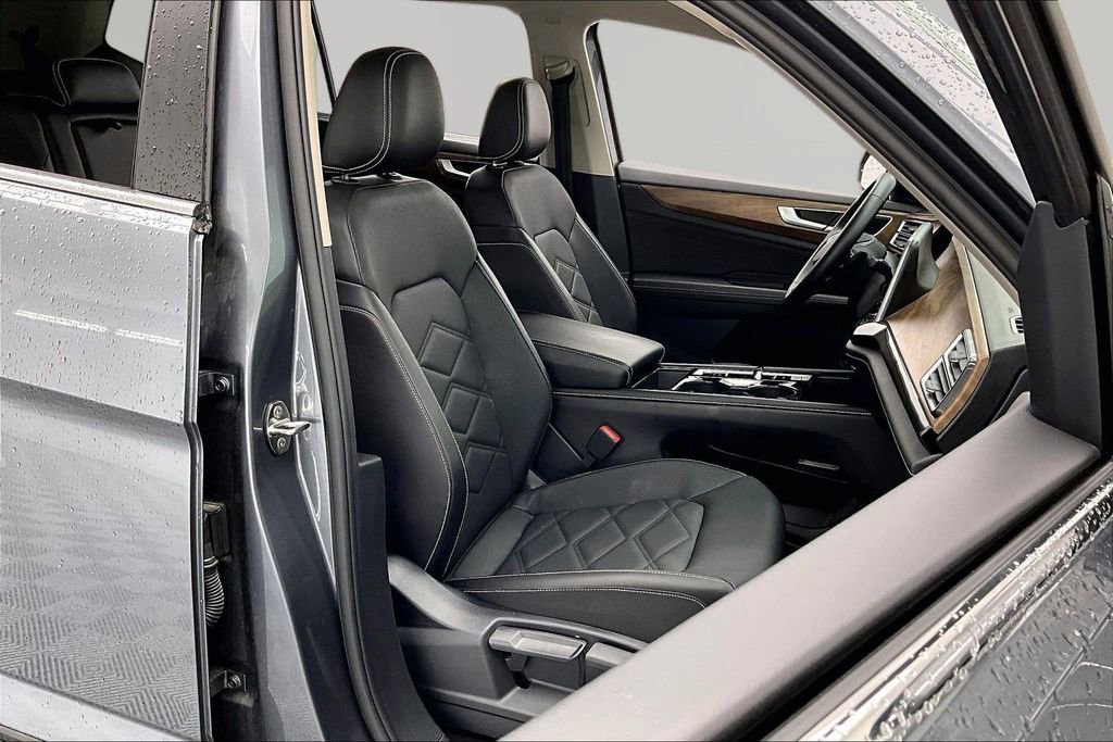 Used 2025 Volkswagen Atlas SE FWD image 7