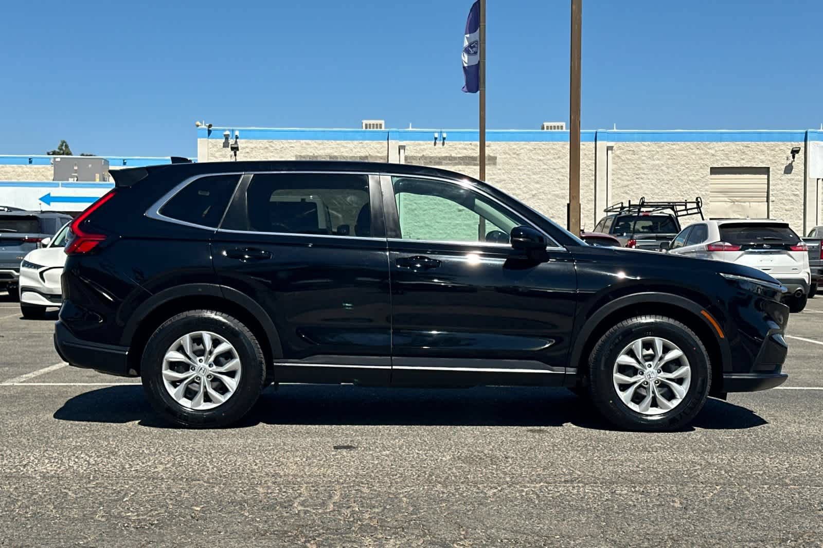 Used 2025 Honda CR-V LX image 9