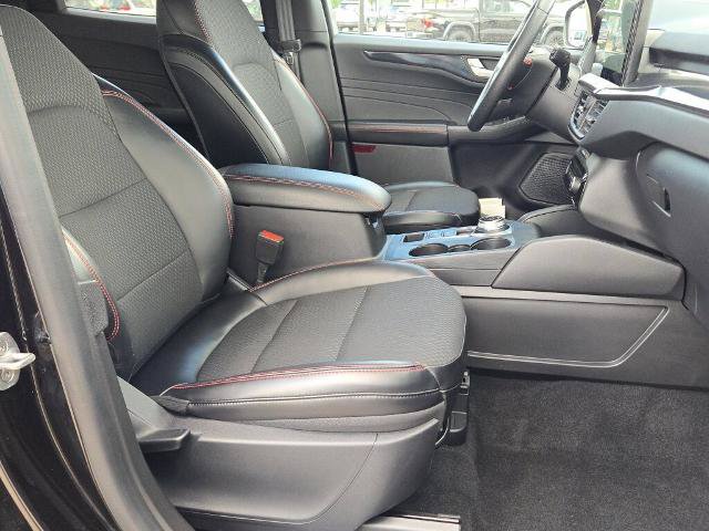 Certified 2024 Ford Escape ST-Line w/ Tech Pack #1 AWD/4WD image 4