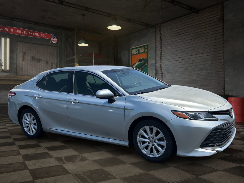 Used 2018 Toyota Camry LE FWD image 2