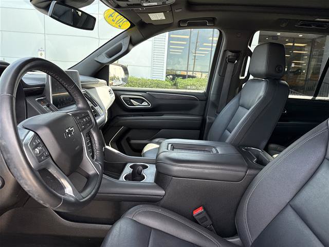 Used 2024 Chevrolet Tahoe Z71 w/ Luxury Package AWD/4WD image 4