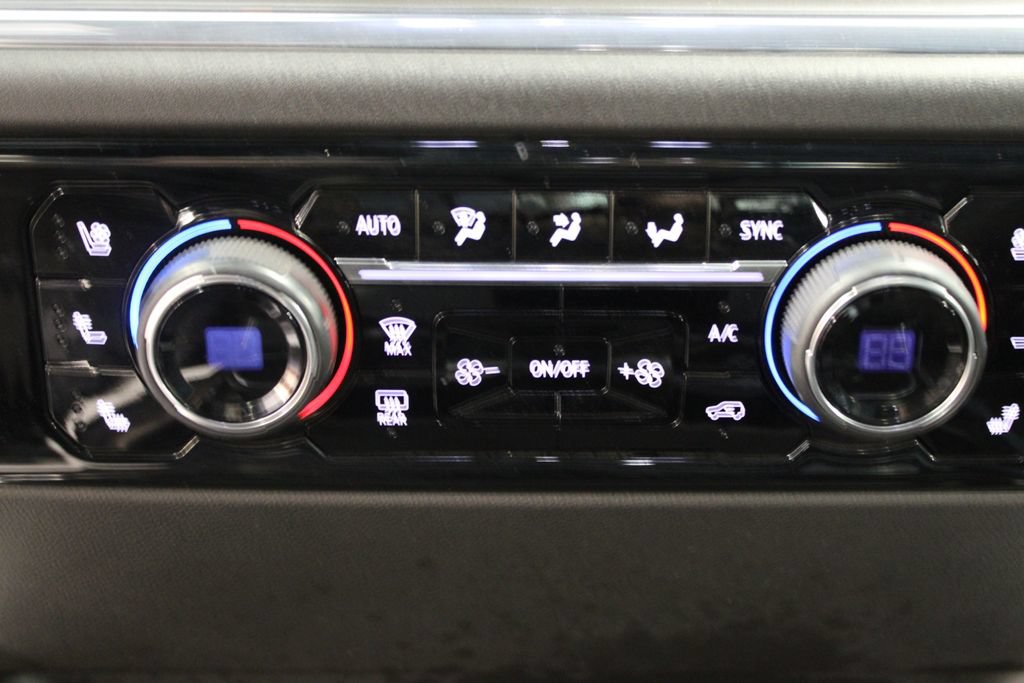 Used 2024 Chevrolet Silverado 3500 High Country w/ High Country Premium Package AWD/4WD image 28