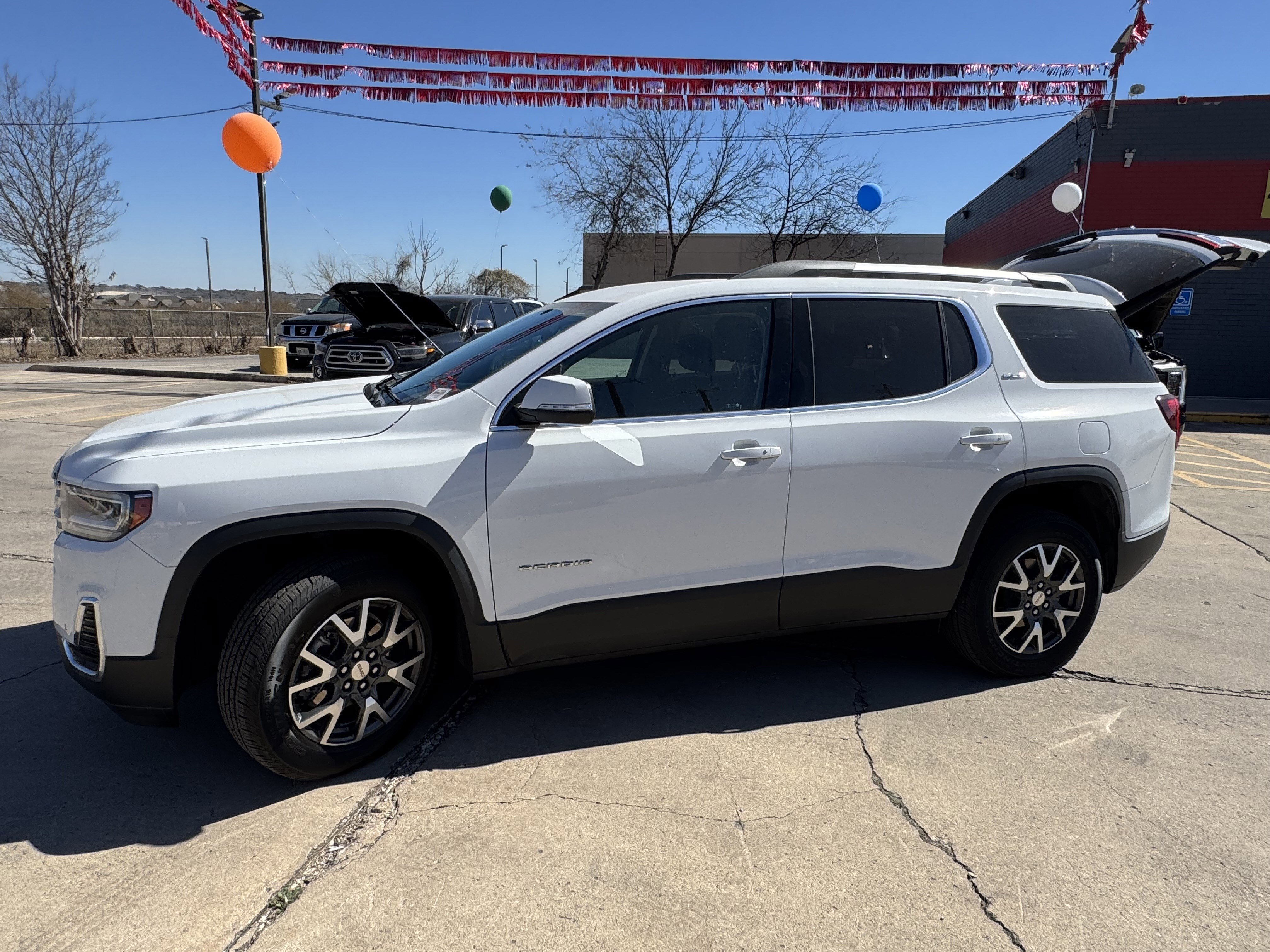 Used 2023 GMC Acadia SLE w/ Driver Convenience Package image 8
