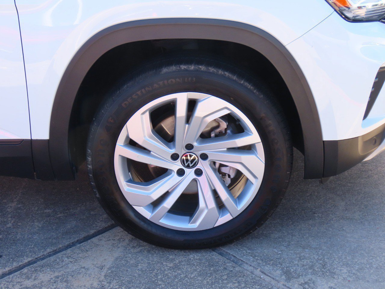 Used 2023 Volkswagen Atlas SE image 13