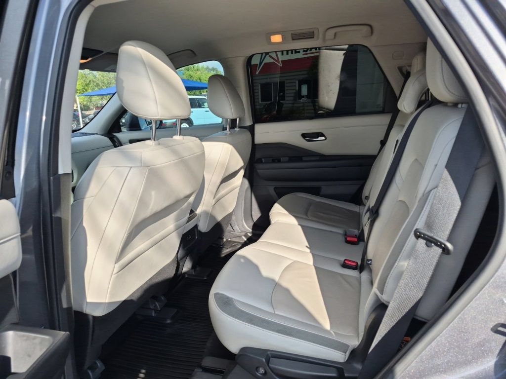 Used 2022 Nissan Pathfinder SL w/ Lighting Package (N92) AWD/4WD image 15