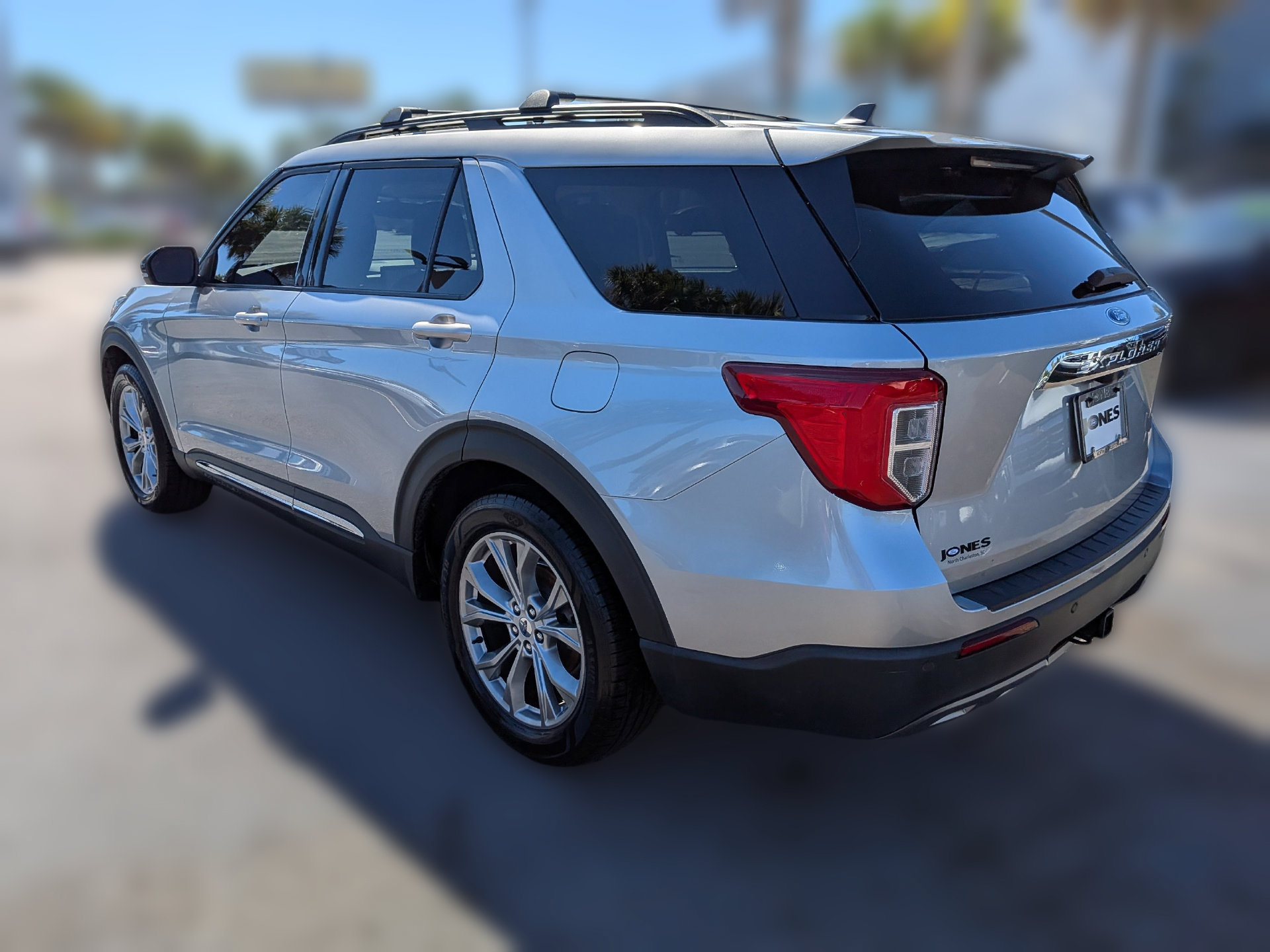 Certified 2023 Ford Explorer XLT w/ Equipment Group 202A RWD image 7