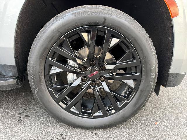 Used 2023 GMC Yukon SLT w/ SLT Premium Package AWD/4WD image 5