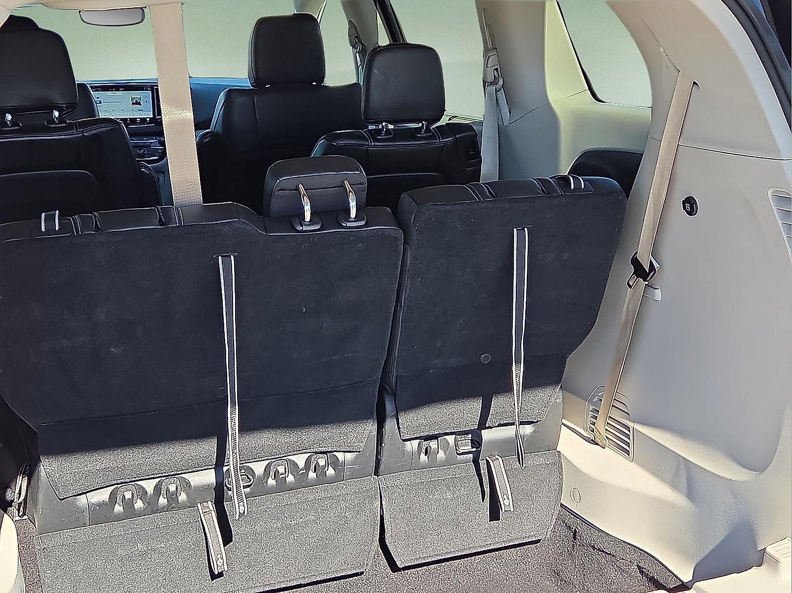 Used 2023 Chrysler Pacifica Touring-L image 8