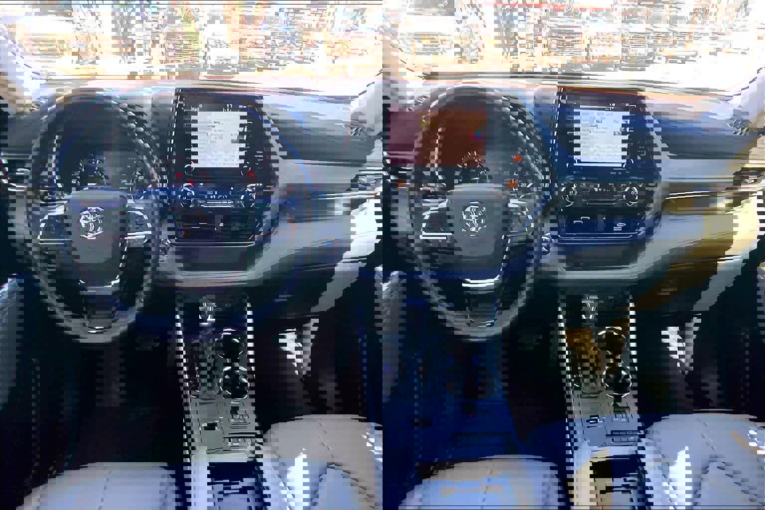 Used 2022 Toyota Highlander XLE image 15