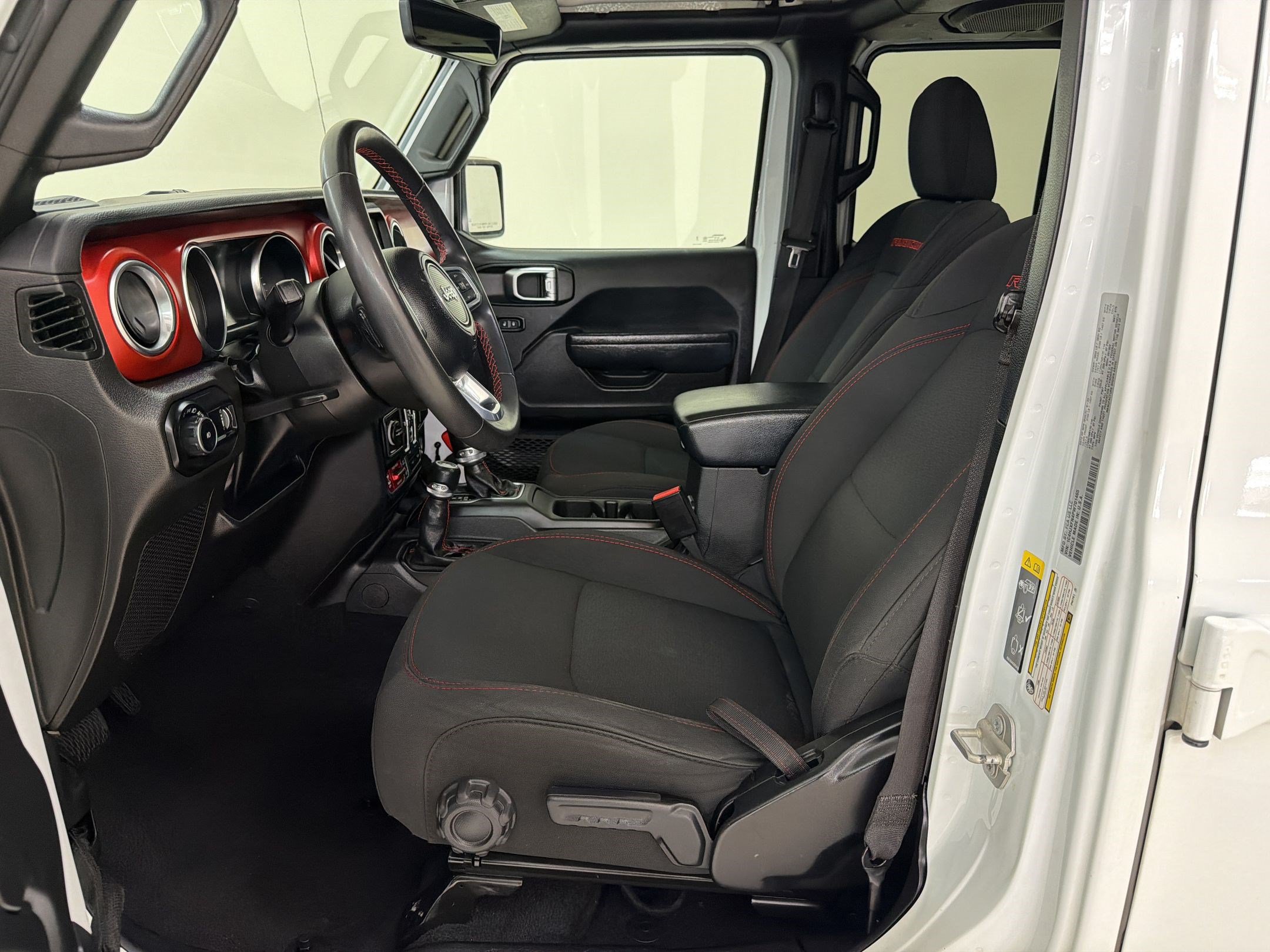 Used 2023 Jeep Wrangler Unlimited Rubicon AWD/4WD image 5