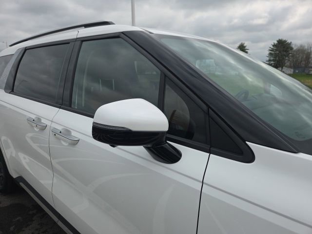 Used 2024 Kia Carnival SX Prestige image 9