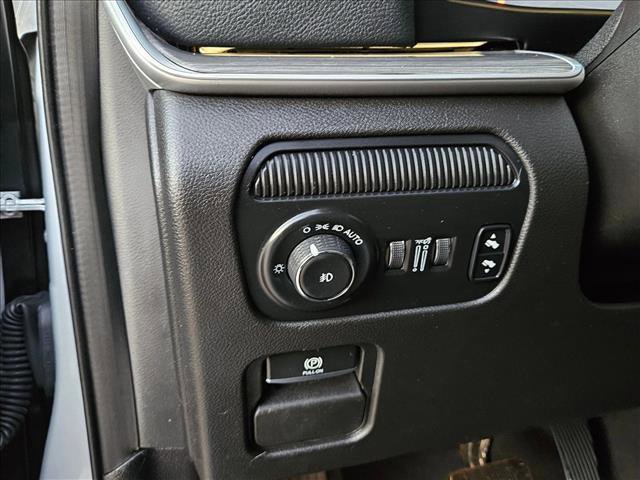 Used 2022 Jeep Wagoneer Series II AWD/4WD image 27