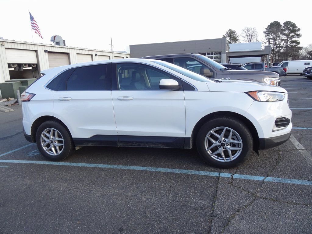 Certified 2024 Ford Edge SEL image 3