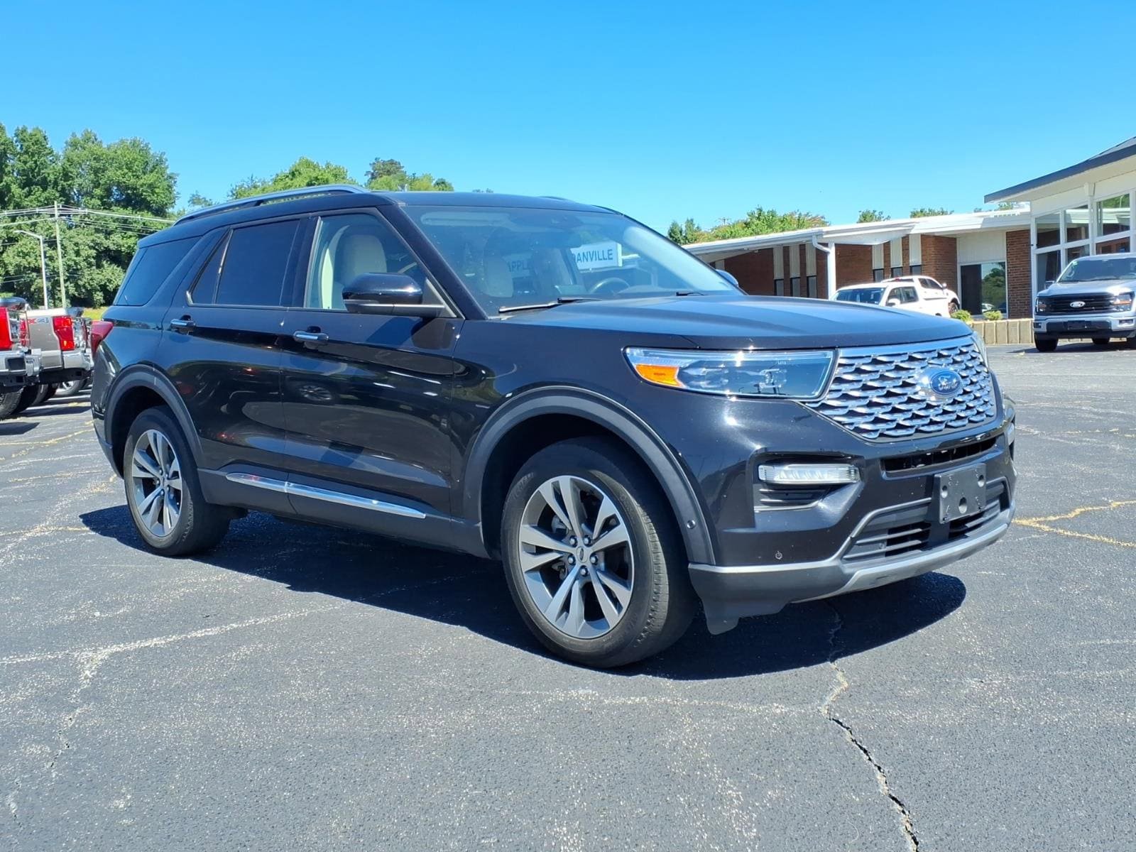 Certified 2020 Ford Explorer Platinum w/ Premium Technology Package AWD/4WD image 2