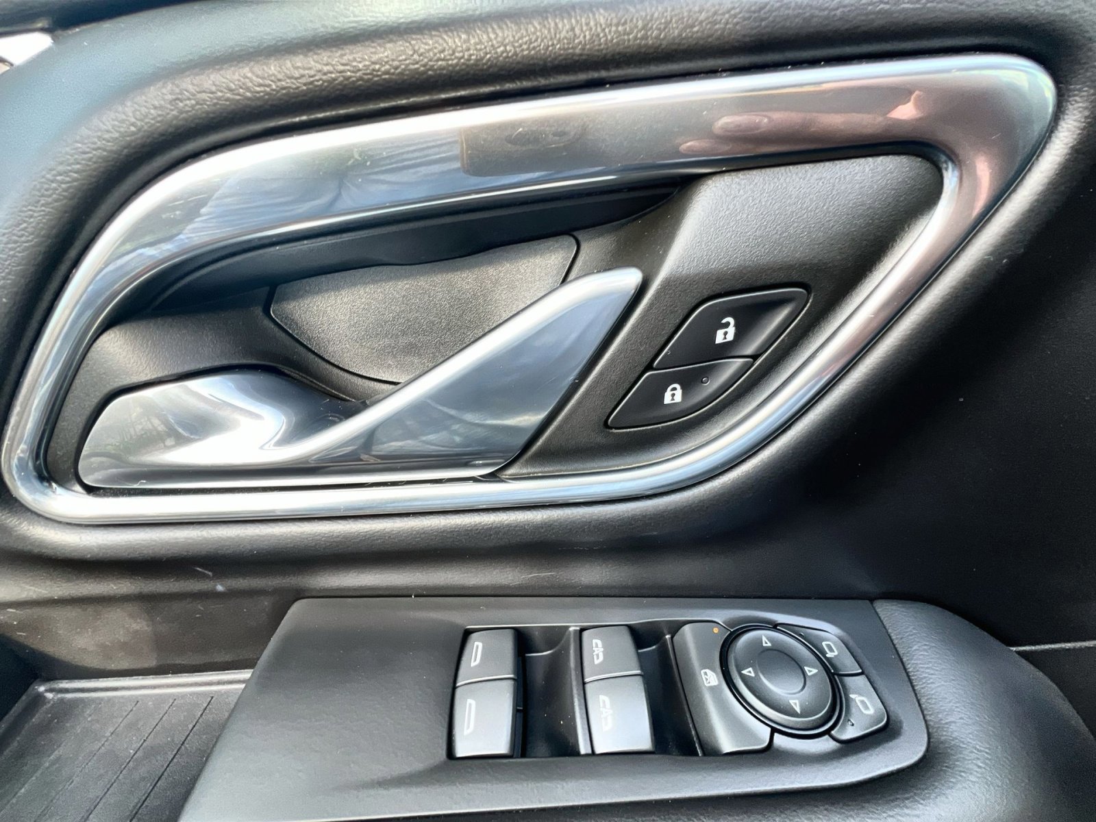 Used 2023 Chevrolet Suburban LS image 15