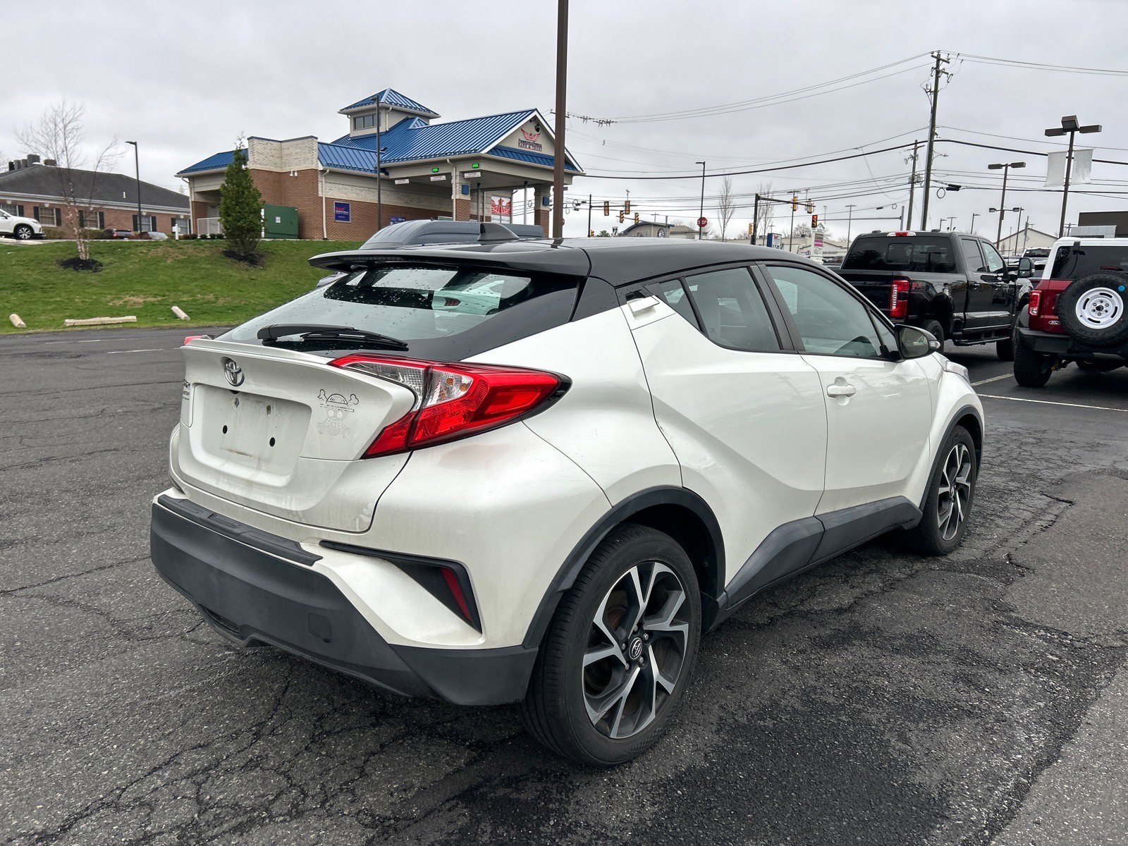 Used 2019 Toyota C-HR XLE image 5