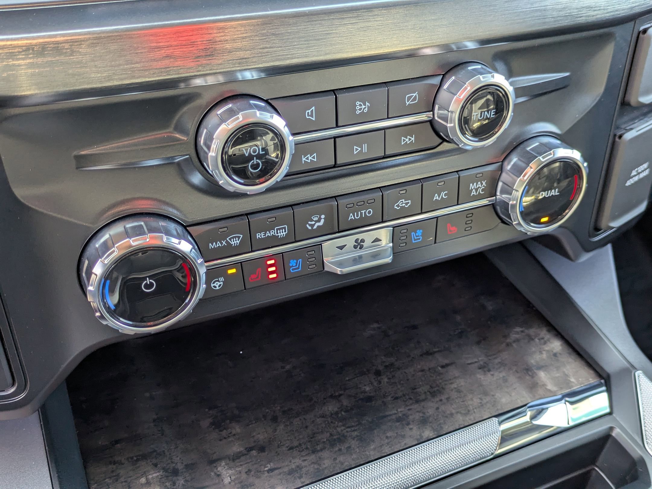 Certified 2024 Ford F350 Lariat w/ Chrome Package image 28