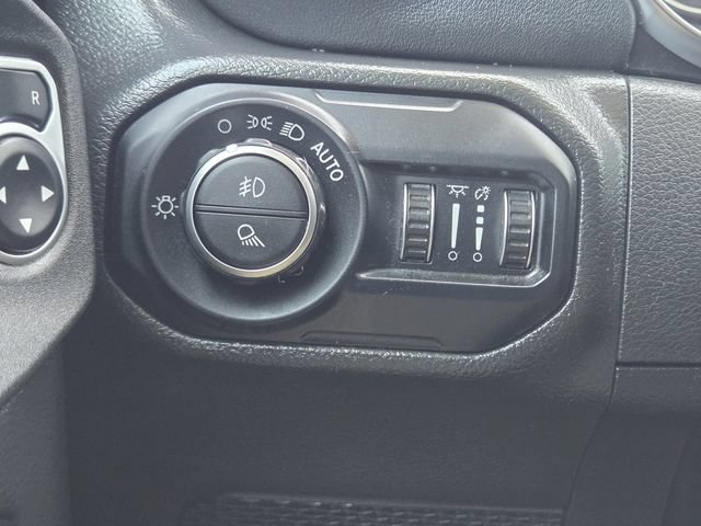 Used 2022 Jeep Gladiator Overland w/ Popular Equipment Package AWD/4WD image 21