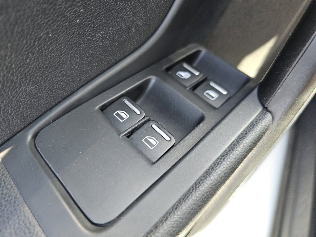 Used 2019 Volkswagen Beetle 2.0T S FWD image 26