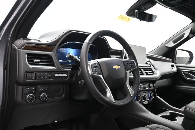 Used 2022 Chevrolet Suburban Premier AWD/4WD image 9