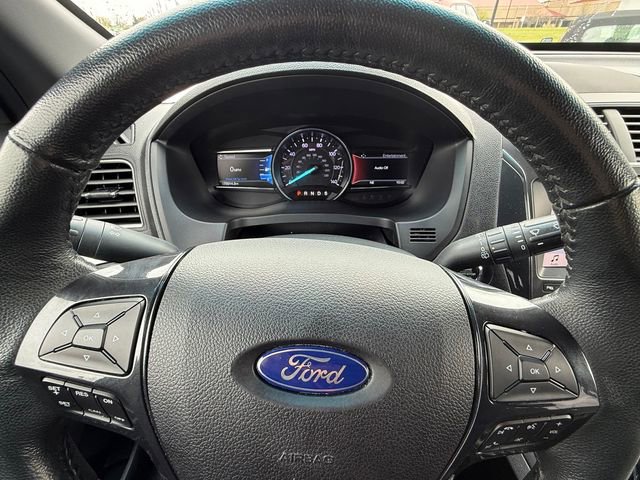 Certified 2018 Ford Explorer XLT w/ Equipment Group 202A FWD image 19