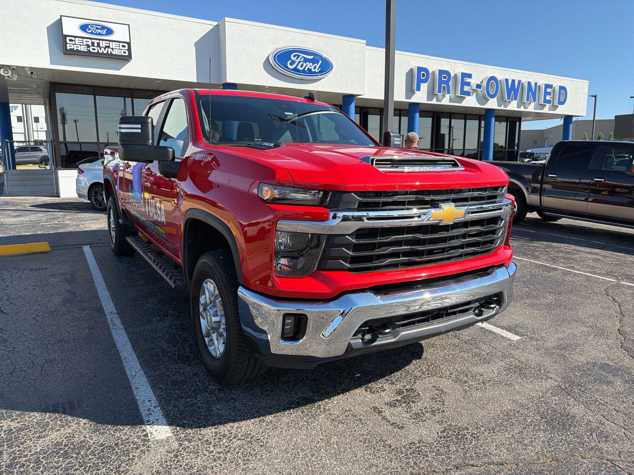 Used 2024 Chevrolet Silverado 2500 LT w/ Convenience Package image 3
