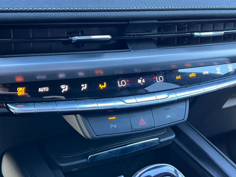 Used 2025 Cadillac XT4 Premium Luxury image 26