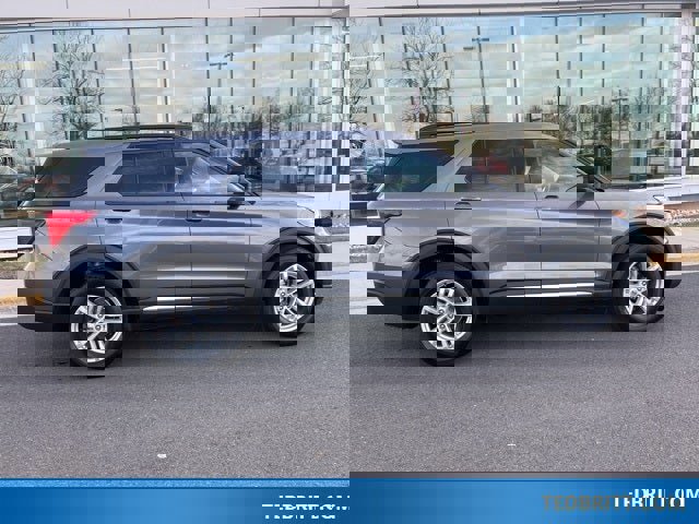 Certified 2023 Ford Explorer XLT w/ Equipment Group 202A image 6