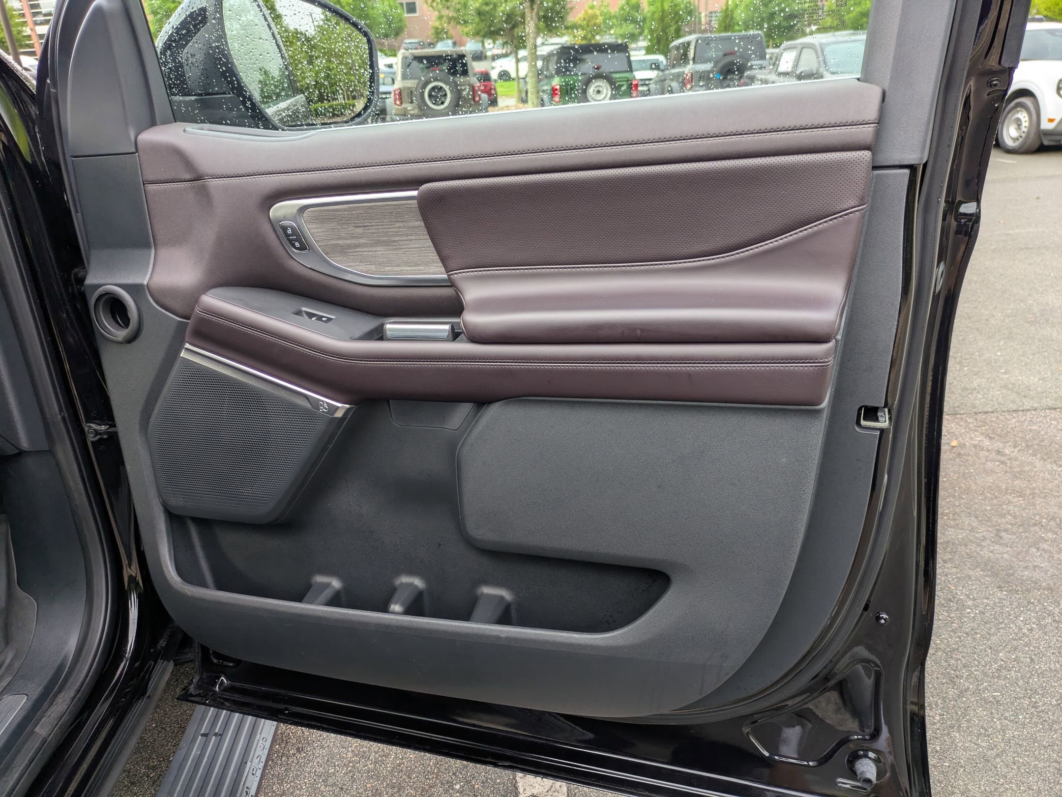 Certified 2025 Ford Expedition Platinum w/ Platinum Ultimate Package AWD/4WD image 39