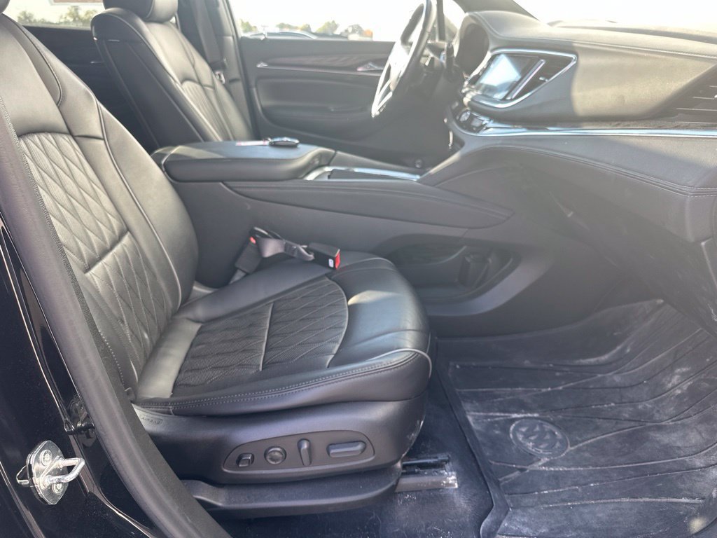 Used 2022 Buick Enclave Avenir w/ Avenir Technology Package AWD/4WD image 34