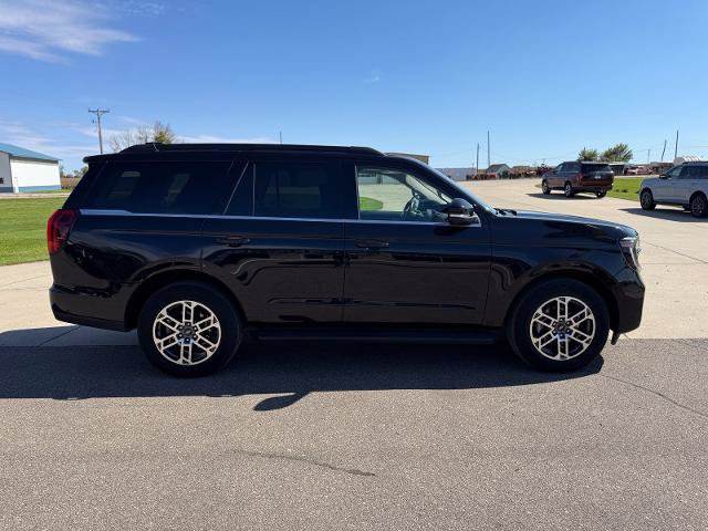 Certified 2025 Ford Expedition Active AWD/4WD image 9